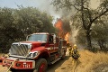 Kaliforniu sužujú rýchlo sa šíriace požiare: Meteorológovia nemajú priaznivé správy