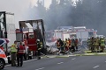 Zrážka autobusu s kamiónom neďaleko českých hraníc si vyžiadala najmenej 18 mŕtvych: Strašné foto z miesta nehody!