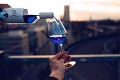 Na svete je unikátne modré víno: Uhádnete, prečo vynálezcovia zvolili túto farbu?