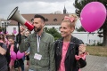 Bratislavu zaplavila ružová farba: Hviezdy na pochode v slzách!