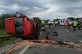 Smrteľná dopravná nehoda v Žilinskom kraji: Vodič († 36) osobného auta je mŕtvy, traja ťažko zranení!