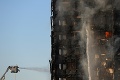 Ohnivé inferno v Londýne: Neďaleko sídla kráľovskej rodiny horí mrakodrap, ľudia kričia o pomoc!