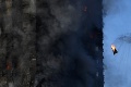 Ohnivé inferno v Londýne: Neďaleko sídla kráľovskej rodiny horí mrakodrap, ľudia kričia o pomoc!