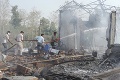 Požiar v indickej továrni: Kým ľudia zomierali, majiteľ zdrhol preč
