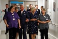 Kráľovská návšteva obetí londýnskeho útoku: Povzbudivé slová vojvodkyne Camilly