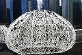 Netradičné umelecké diela v Singapure: Háčkované bubliny zatienili mrakodrapy!