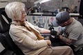 Takúto zákazníčku ešte nemal! Umelec tetoval 82-ročnú ženu: Sledujte, čo teraz nosí na zápästí!
