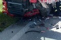 Trnavský kraj: Vodička s autom prešla do protismeru, čelnú zrážku s kamiónom neprežila!