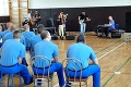 Speváčka Berkyová v nitrianskej base: Väzňom kázala o drogách a zločine! Prehovorila do duše Cinkotovi?