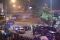 Bombový útok v blízkosti autobusovej stanice: Atentát neprežili traja policajti a ďalších 10 ľudí utrpelo zranenia