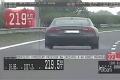 Maďar to na diaľnici D1 s rýchlosťou prehnal: Na pokutu nemal, prišiel o vodičák?!