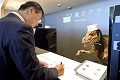 Prvý robotický hotel na svete: Namiesto recepčnej dinosaurus!