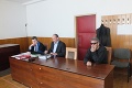 Svedkovia o kauze starostu obžalovaného z volebnej korupcie: Hlas u nás kúpite aj za tabak!