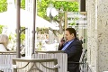 Čitateľovi sa podarilo odfotiť Jozefa Majského na terase hotela: Záber, ktorý hovorí za všetko!