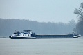 Na Dunaji pri Štúrove sa potápala nákladná loď s holandskou vlajkou