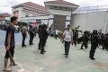 Masový útek trestancov z väzenia: Okolo 200 mužov je stále na slobode