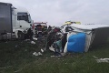 Veľká nehoda v Žilinskom kraji: Zrážka dvoch kamiónov a štyroch osobných áut!