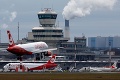 Panika na berlínskom letisku Tegel: Cestujúcich museli evakuovať a lety presmerovali!
