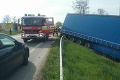 Vážna nehoda neďaleko Levíc: Kamión sa zrazil s troma vozidlami!