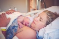 Unikátne video ukazuje pôrod cisárskym rezom, ako ho nepoznáte: Matka priviedla na svet dieťa novou metódou!