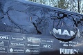 Útok na autobus Borussie vyšetrujú ako terorizmus: Zadržali jedného podozrivého