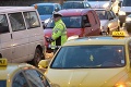 Pražskí taxikári zablokovali magistrálu: Protest proti nelegálnej konkurencii