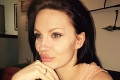 Angelina Jolie má dokonalú dvojníčku: Od tejto dievčiny pýtajú ľudia omylom autogramy!