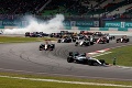 A že vraj F1 je nudná: Takéto preteky tu už dávno neboli, Hamilton skončil v plameňoch!