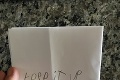 Dievčatko nechalo otcovi poskladaný kus papiera: Keď ho otvoril, skoro sa rozplakal!