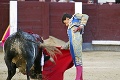 Krvavá dráma v madridskej koride zachytená na fotkách: Býk toreadorovi štyrikrát prepichol hrdlo!