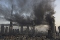 Dubaj zahalili kúdoly hustého dymu: Z horiacej budovy bolo počuť výbuchy