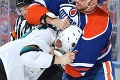 Internet sa zabáva nad fanúšičkou Oilers: Aha, ako emotívne prežívala bitku v zápase NHL