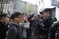 Policajti v Paríži zastrelili Číňana: V meste vypukli nové protesty