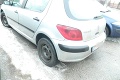 Mladého Kysučana obvinili z poškodenia pneumatík na 36 autách: Prerezal ich nožom?!