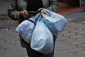 Prelomový zákon v Česku: Plastové tašky už v obchodoch nebudú zadarmo