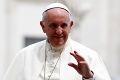 Pápež sa stretol s hollywoodskymi hercami aj mladými ľuďmi: Dokonca si spravili spoločnú selfie!