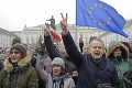 Časť poľskej opozície bude tráviť sviatky v parlamente: Protestuje tak proti vládne