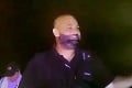 Video usvedčujúce mužov zákona z brutality: Policajti kopali Michaelu (22) do hlavy a hrude!