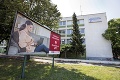 Bratislava taký škandál dávno nezažila: Bilbord s chľastom na totálne nevhodnom mieste!