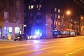 Rušný večer v Ružinove: Trolejbus sa zrazil s autom, vodič utiekol!