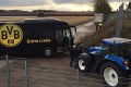 Toto sa tiež stáva: Futbalistov Dortmundu zachránil traktor!