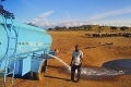 Patrick z Kene precestuje z Kene takmer 100 km denne: Ak neprší, vodu vám prinesiem sám!