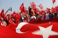 Začal sa proces s pučistami obvinenými z pokusu o vraždu Erdogana: Pred súd sa postavilo 47 osôb