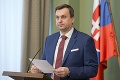 Zvládajú slovenskí politici sociálne siete? Kto si virtuálne vlny užíva a kto sa v nich topí