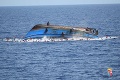 Pri pobreží Líbye sa potopila loď: O život prišla asi stovka migrantov!