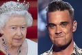 Robbie Williams odhalil, čo stváral v Buckinghamskom paláci: Keby toto kráľovná vedela, vyrazila by s ním dvere!