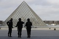Francúzsky prezident prehovoril o útoku v Louvri: Jednalo sa o teroristický čin?