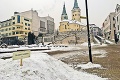 Kontroverzná atrakcia na žilinskom námestí: Všetci si fotia ocikané kopy snehu! Pre toto!