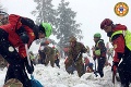 Záchranári sa nevzdávajú: V hoteli zavalenom lavínou môžu byť stále živí ľudia!