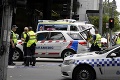 Do chodcov v Melbourne vrazilo auto: Hlásia mŕtvych a zranených!